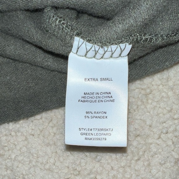 Green Leopard Print Long Sleeve Tee - Picture 4 of 6